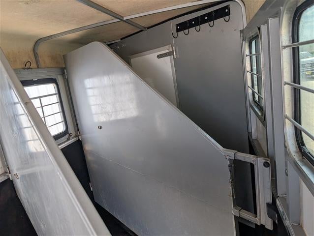 2003 NA 3 HORSE GOOSENECK Gooseneck