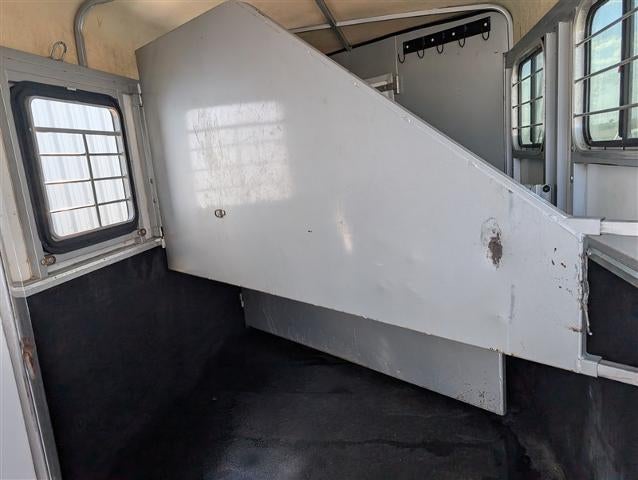 2003 NA 3 HORSE GOOSENECK Gooseneck