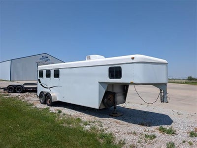 2003 NA 3 HORSE GOOSENECK Gooseneck