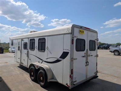 2003 NA 3 HORSE GOOSENECK Gooseneck