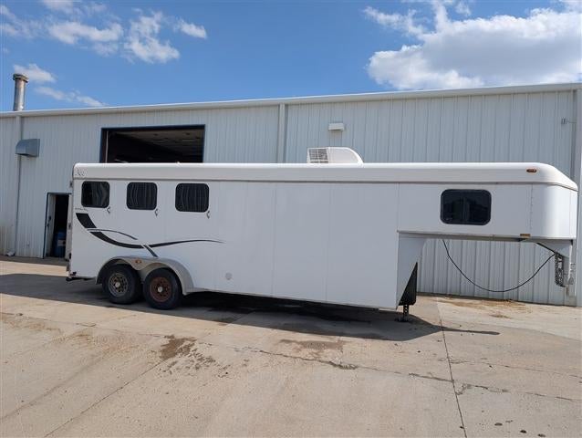 2003 NA 3 HORSE GOOSENECK Gooseneck