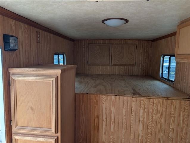 2003 NA 3 HORSE GOOSENECK Gooseneck