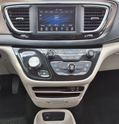 2020 Chrysler Voyager L