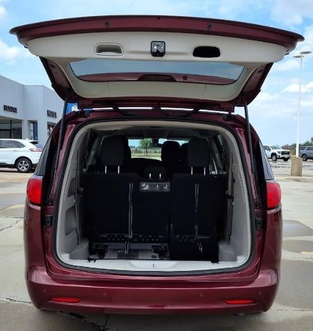2020 Chrysler Voyager L